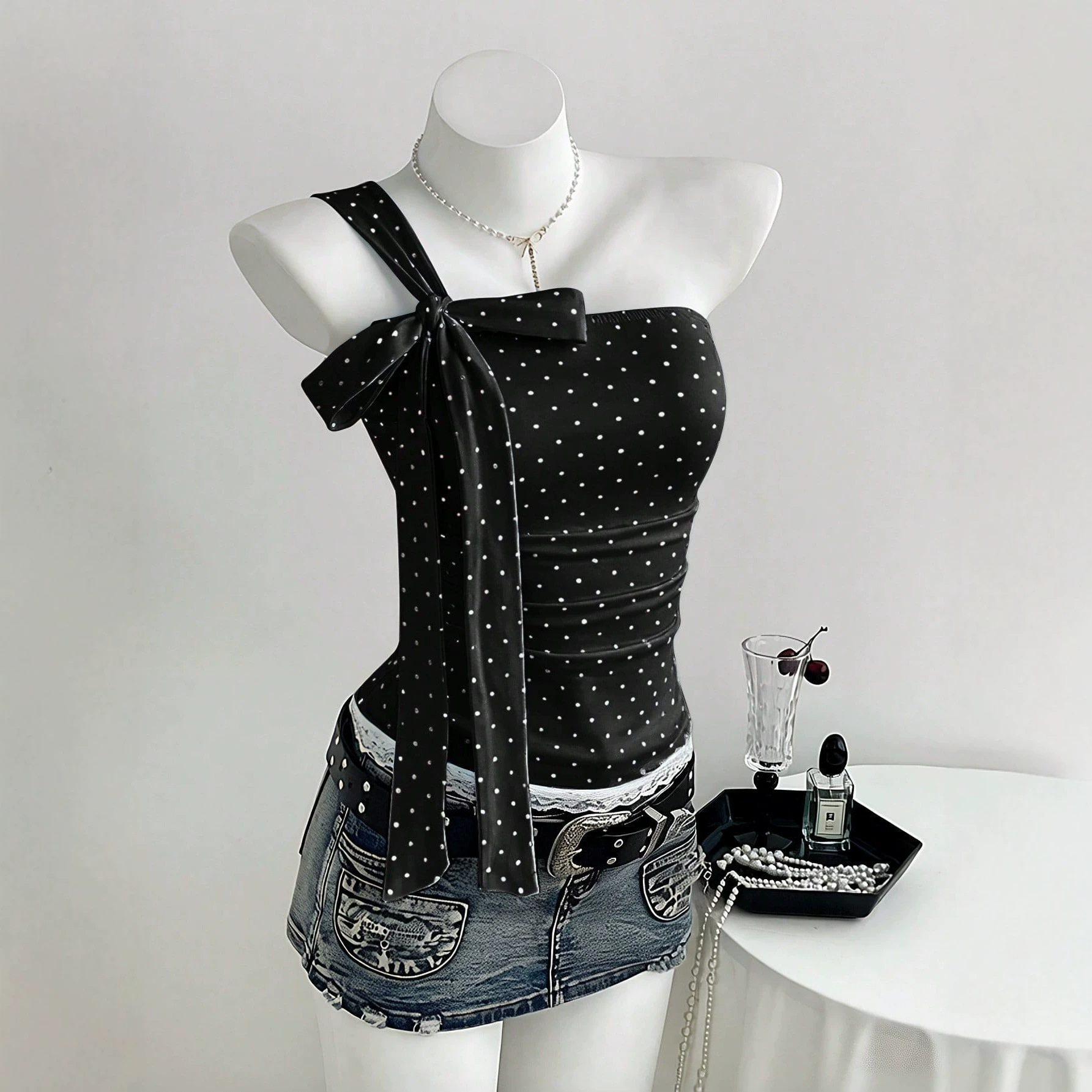 タンクトップ レディース トップス Vネック ノースリーブ  - Strapless Bra Backless のレビューと価格