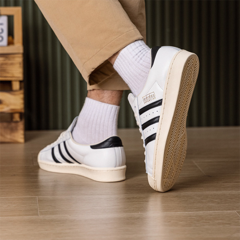 アディダス スーパースター スニーカー 男女兼用、同じスタイ - Adidas Shoes Superstar のレビューと価格